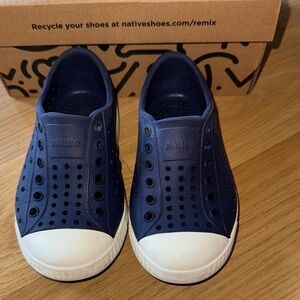 Native size 7 kids Jefferson Kids Sneakers regatta blue shell white shoes
